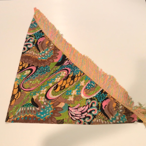 Fantastic Vintage Shawl - Picture 2 of 6